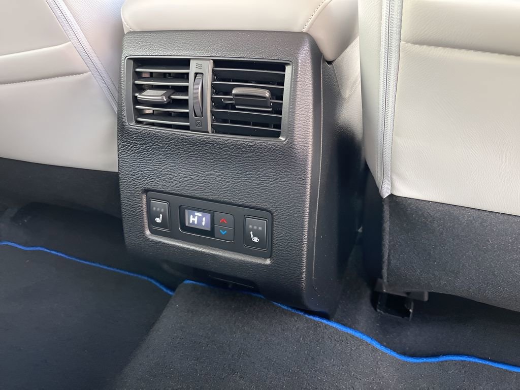 Used 2023 Mitsubishi Outlander SEL image 32