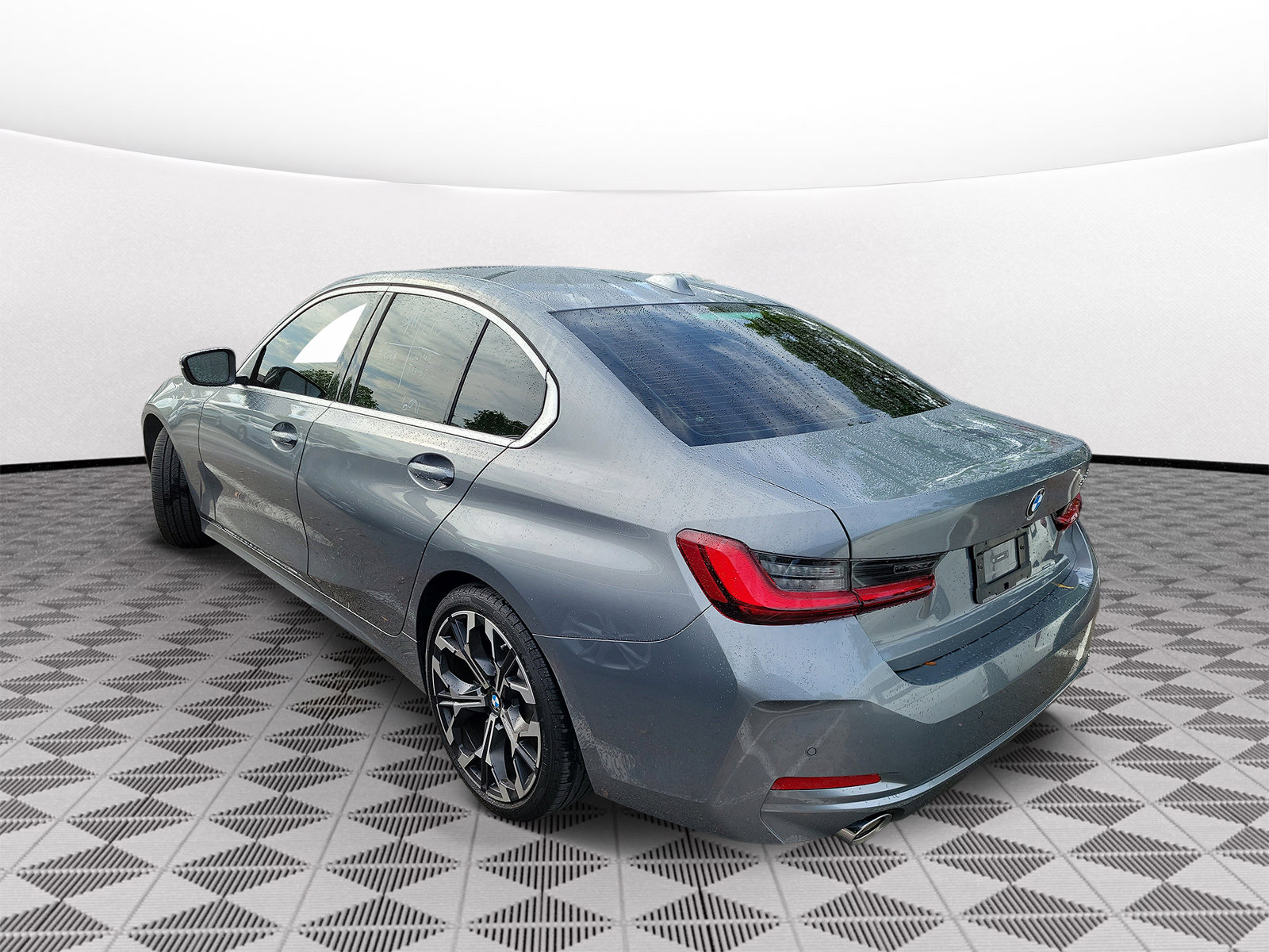 Used 2025 BMW 330i Sedan w/ Premium Package RWD image 4