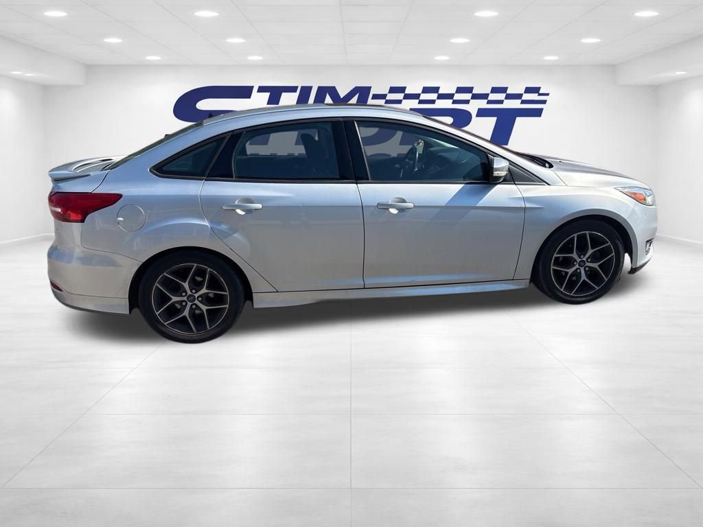 Used 2015 Ford Focus SE w/ SE Sport Package image 5
