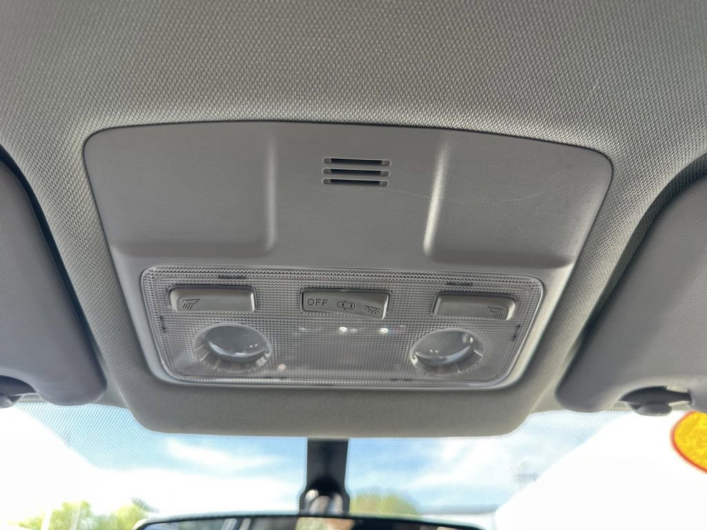 Used 2015 Toyota RAV4 LE image 9