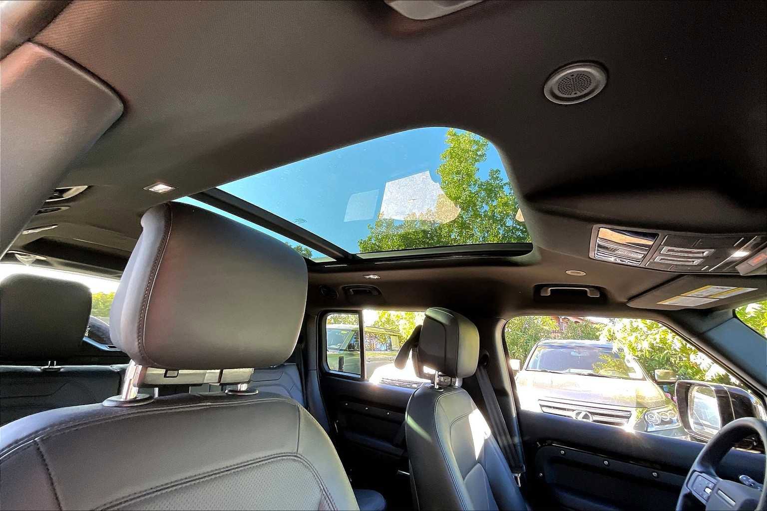 Used 2025 Land Rover Defender 130 S image 24