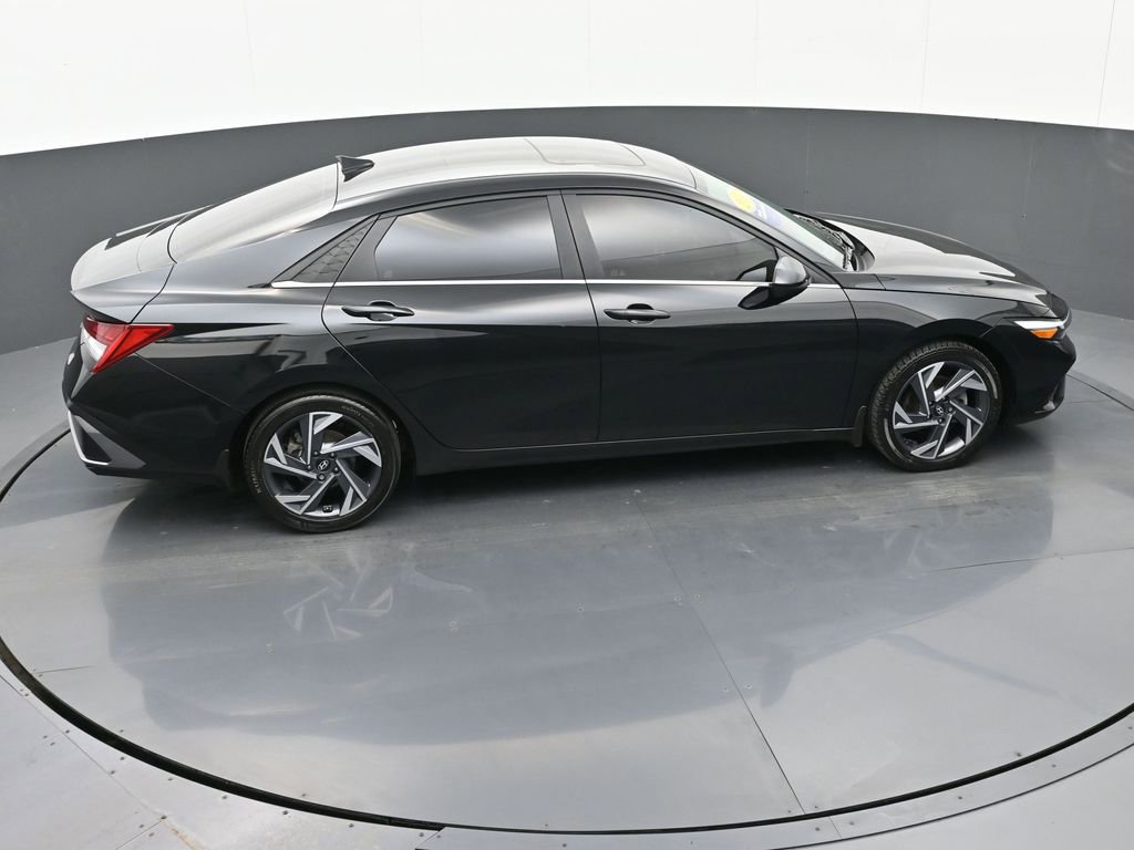 Used 2024 Hyundai Elantra SEL w/ Convenience Package image 30