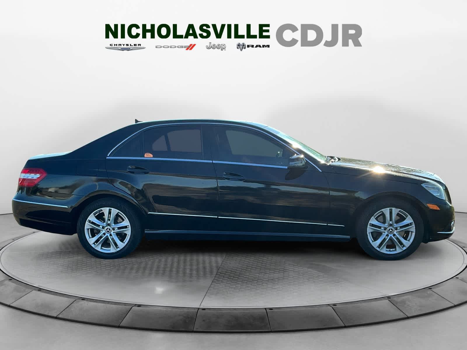 Used 2010 Mercedes-Benz E 350 4MATIC Sedan image 6