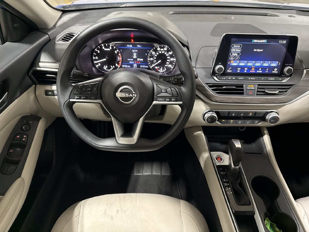Used 2025 Nissan Altima 2.5 SV FWD image 11