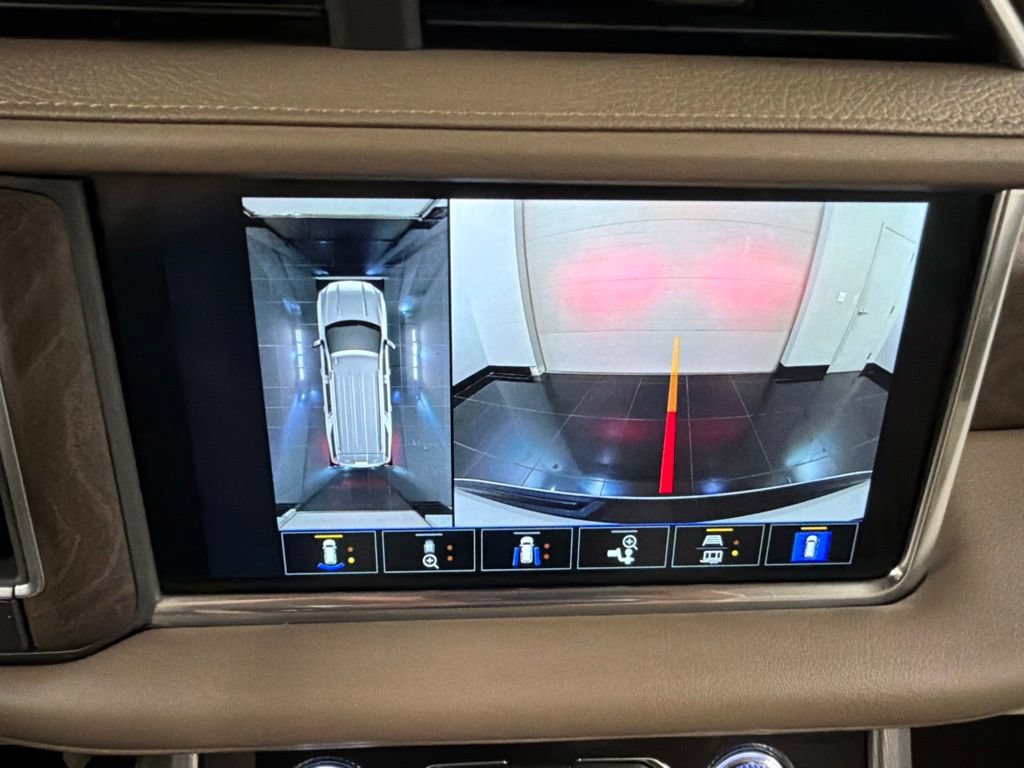 Used 2022 GMC Yukon XL Denali w/ Denali Premium Package AWD/4WD image 13