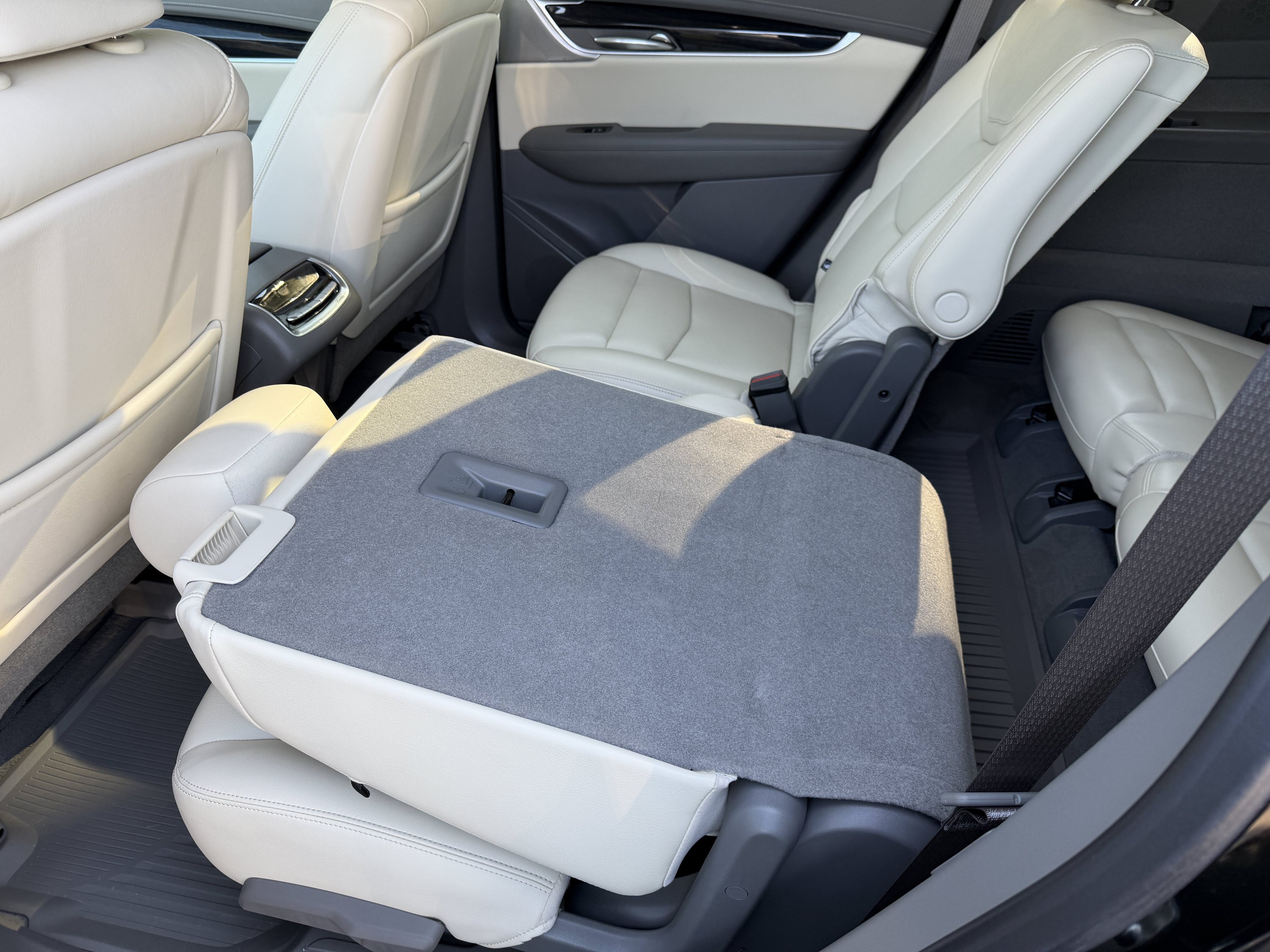 Used 2024 Cadillac XT6 Premium Luxury w/ LPO, Floor Liner Package AWD/4WD image 17