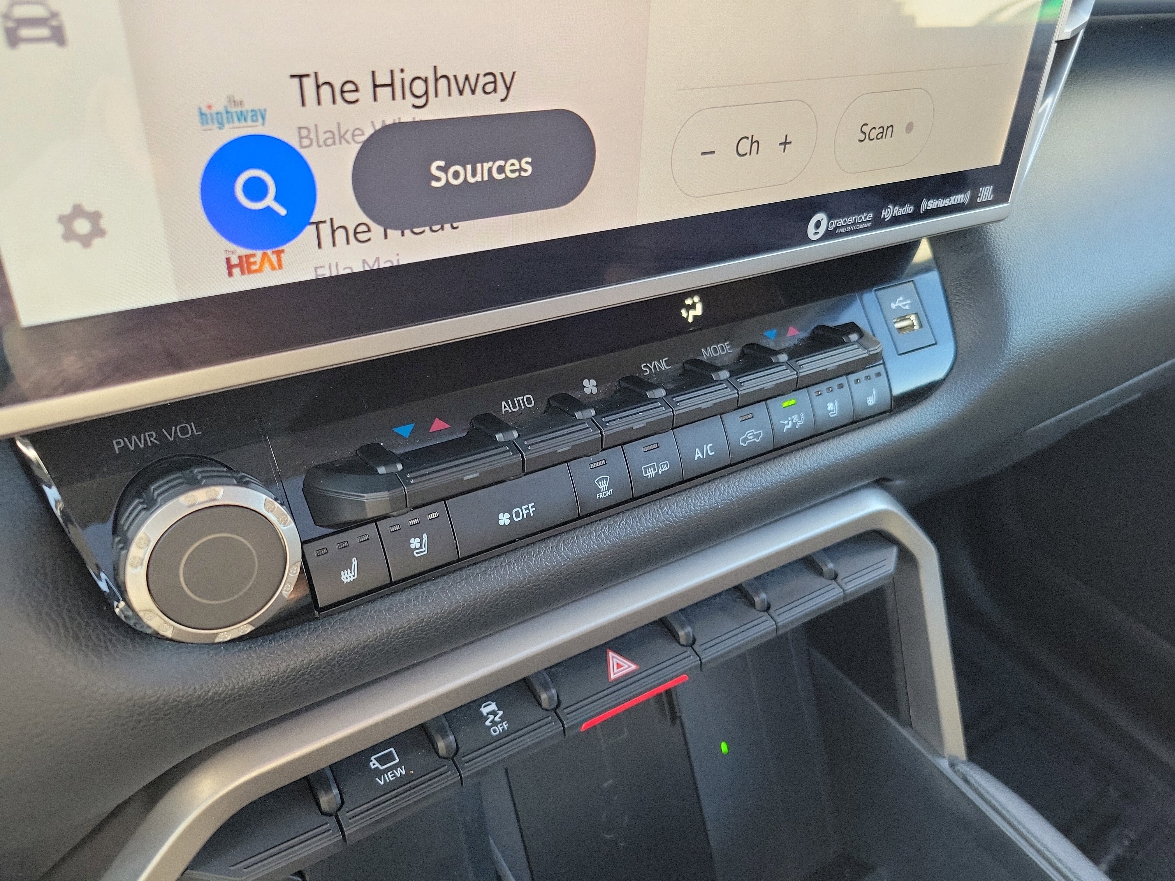 Used 2024 Toyota Tundra Limited image 29