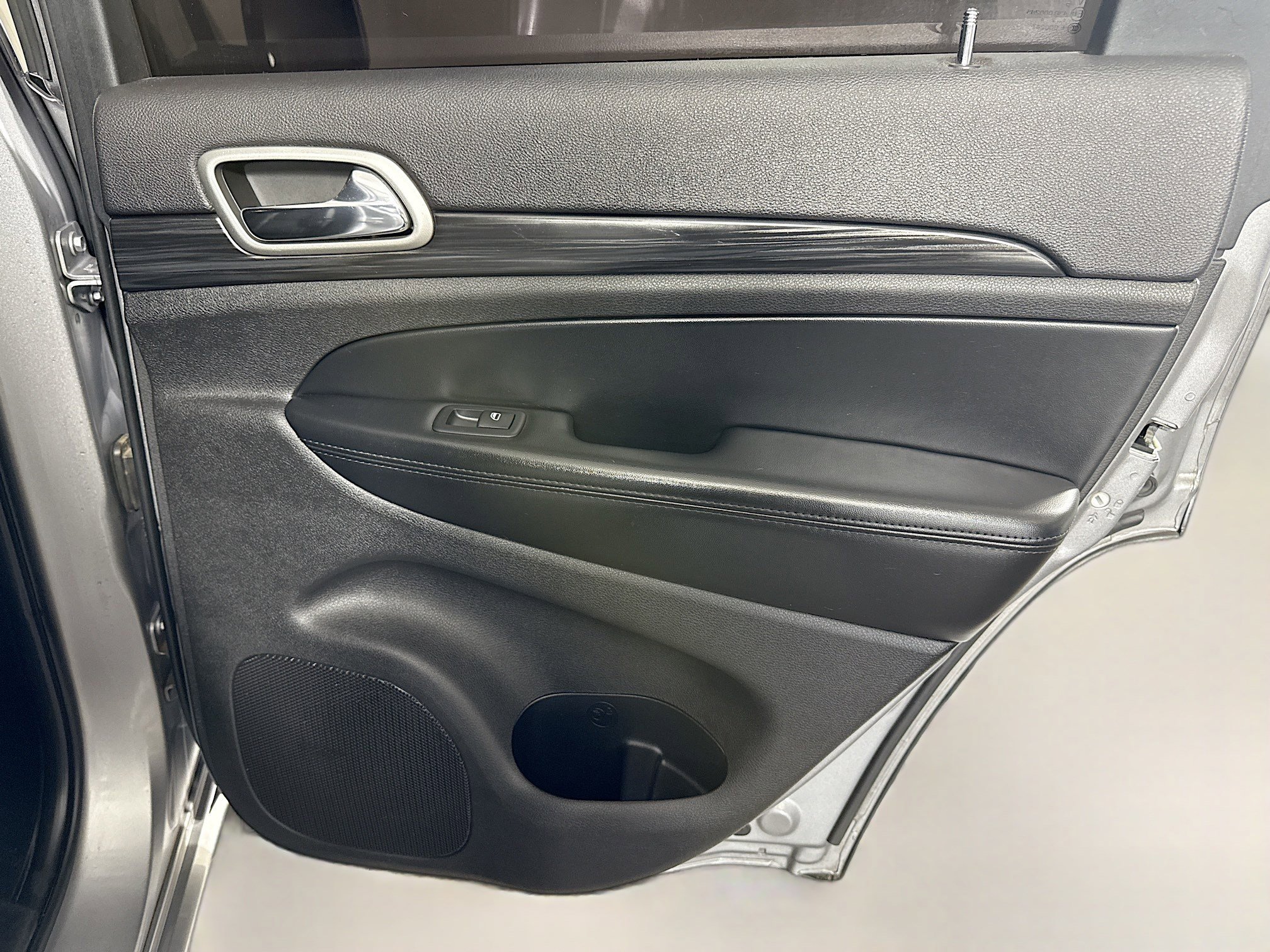 Used 2019 Jeep Grand Cherokee Altitude image 28