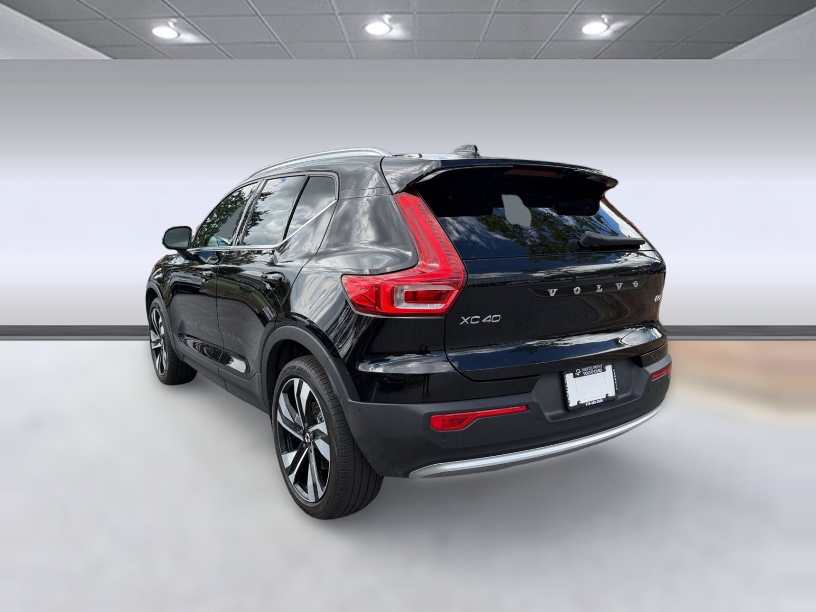Certified 2024 Volvo XC40 B5 Ultimate w/ Protection Package Premier AWD/4WD image 3