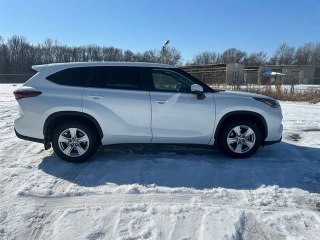 Certified 2024 Toyota Highlander LE image 9