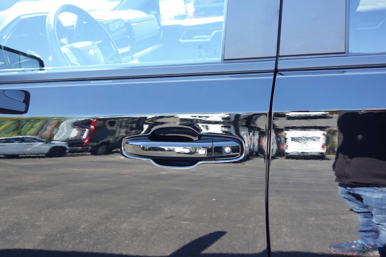 Used 2023 Chevrolet Silverado 1500 LT AWD/4WD image 15