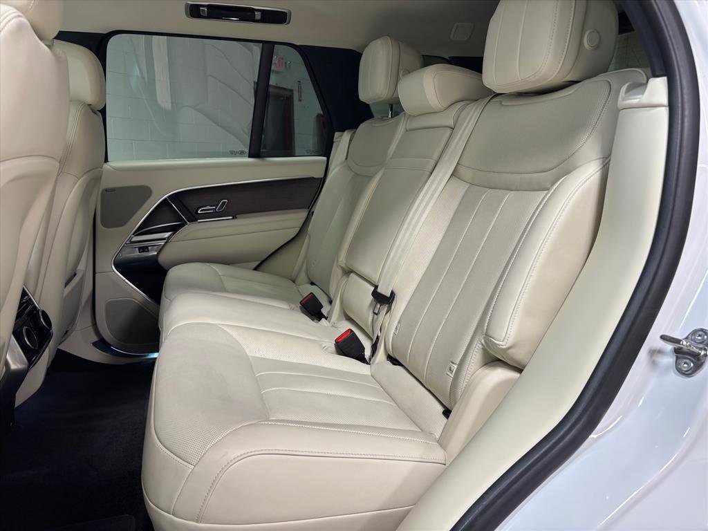 Used 2025 Land Rover Range Rover SE image 28