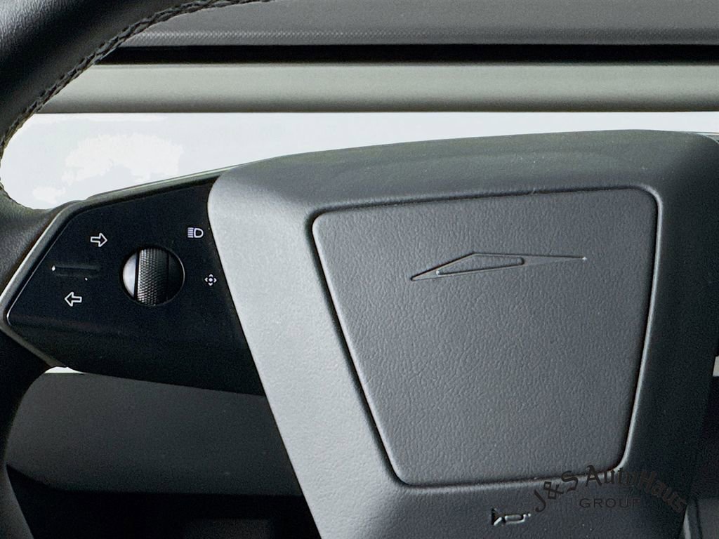 Used 2024 Tesla Cybertruck AWD Crew Cab image 13