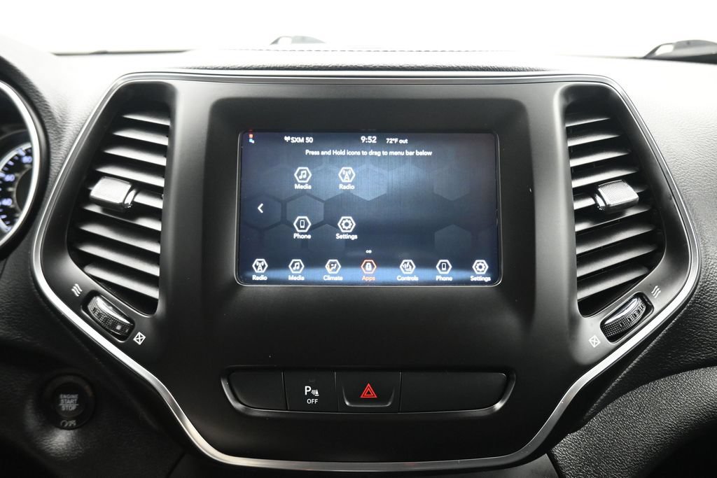Used 2019 Jeep Cherokee Latitude Plus w/ Cold Weather Group AWD/4WD image 18