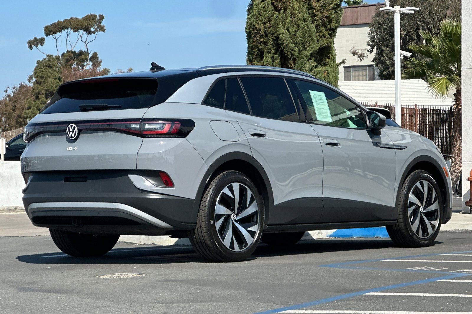 Used 2021 Volkswagen ID.4 Pro S w/ Gradient Package image 4