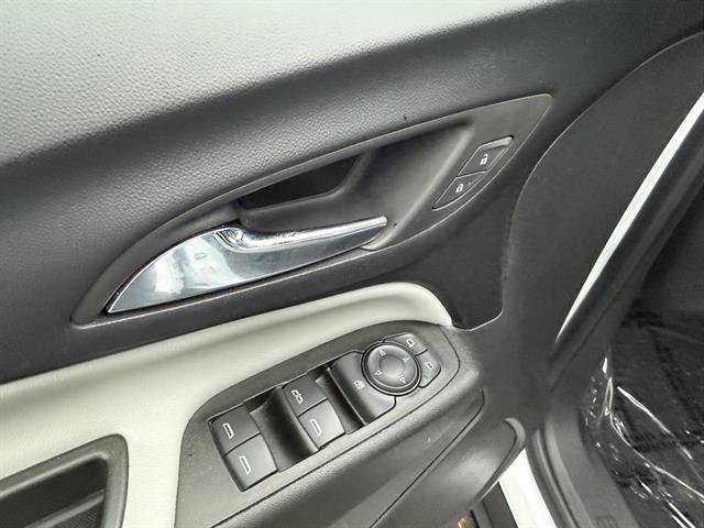 Used 2023 Chevrolet Equinox LT image 32