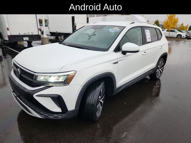 Used 2024 Volkswagen Taos SE image 3