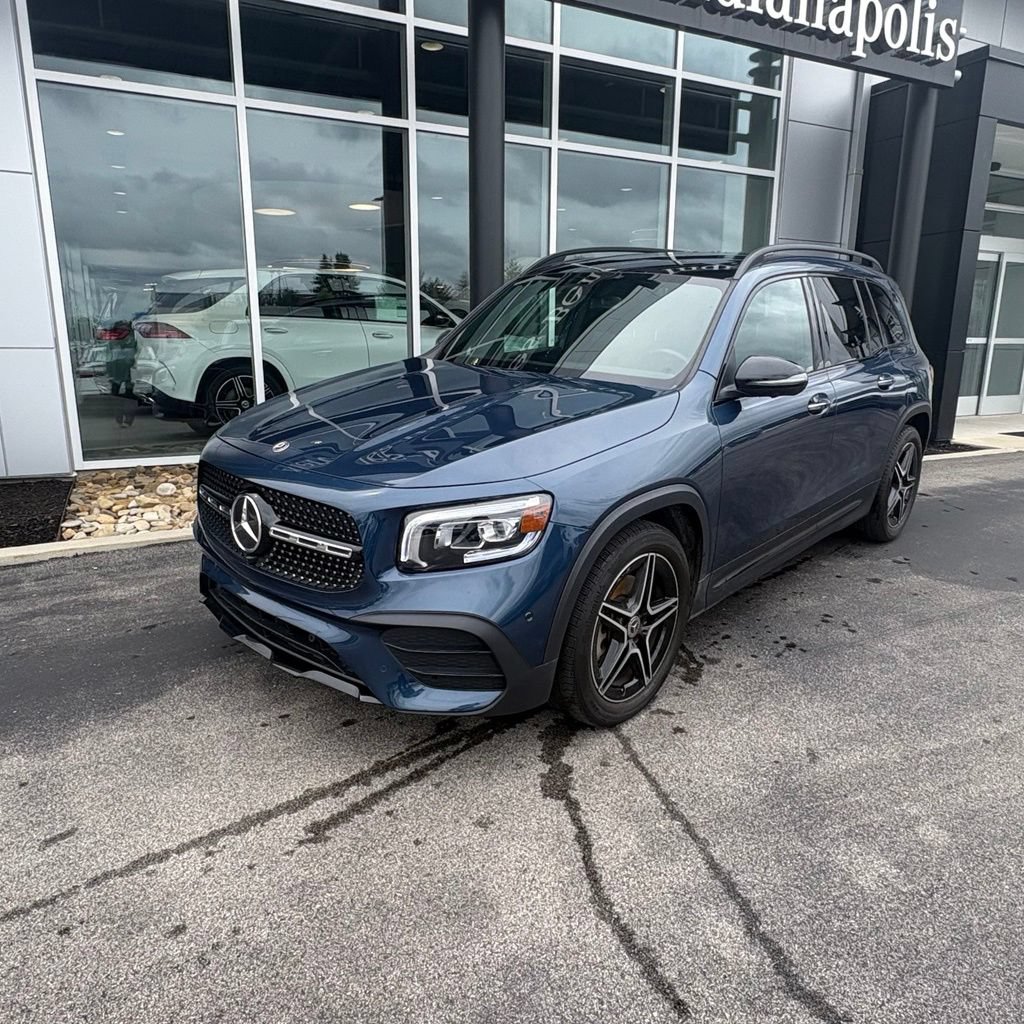 Used 2022 Mercedes-Benz GLB 250 4MATIC image 2