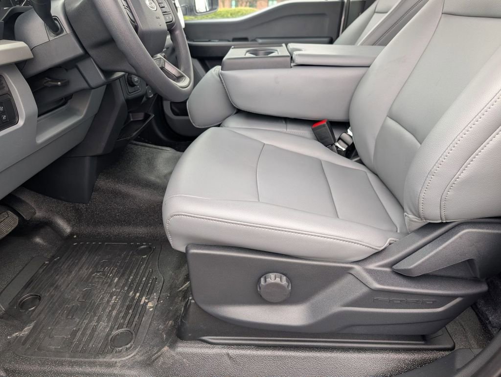 New 2025 Ford F550 4x4 Regular Cab Super Duty image 24