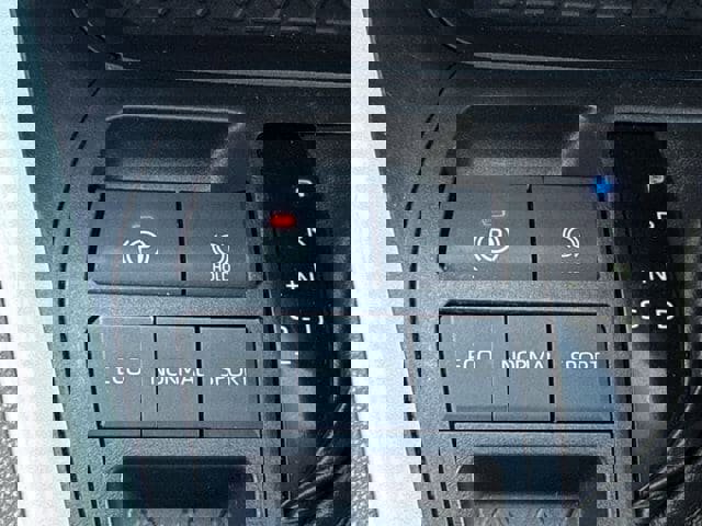 Used 2021 Toyota RAV4 XLE Premium image 21