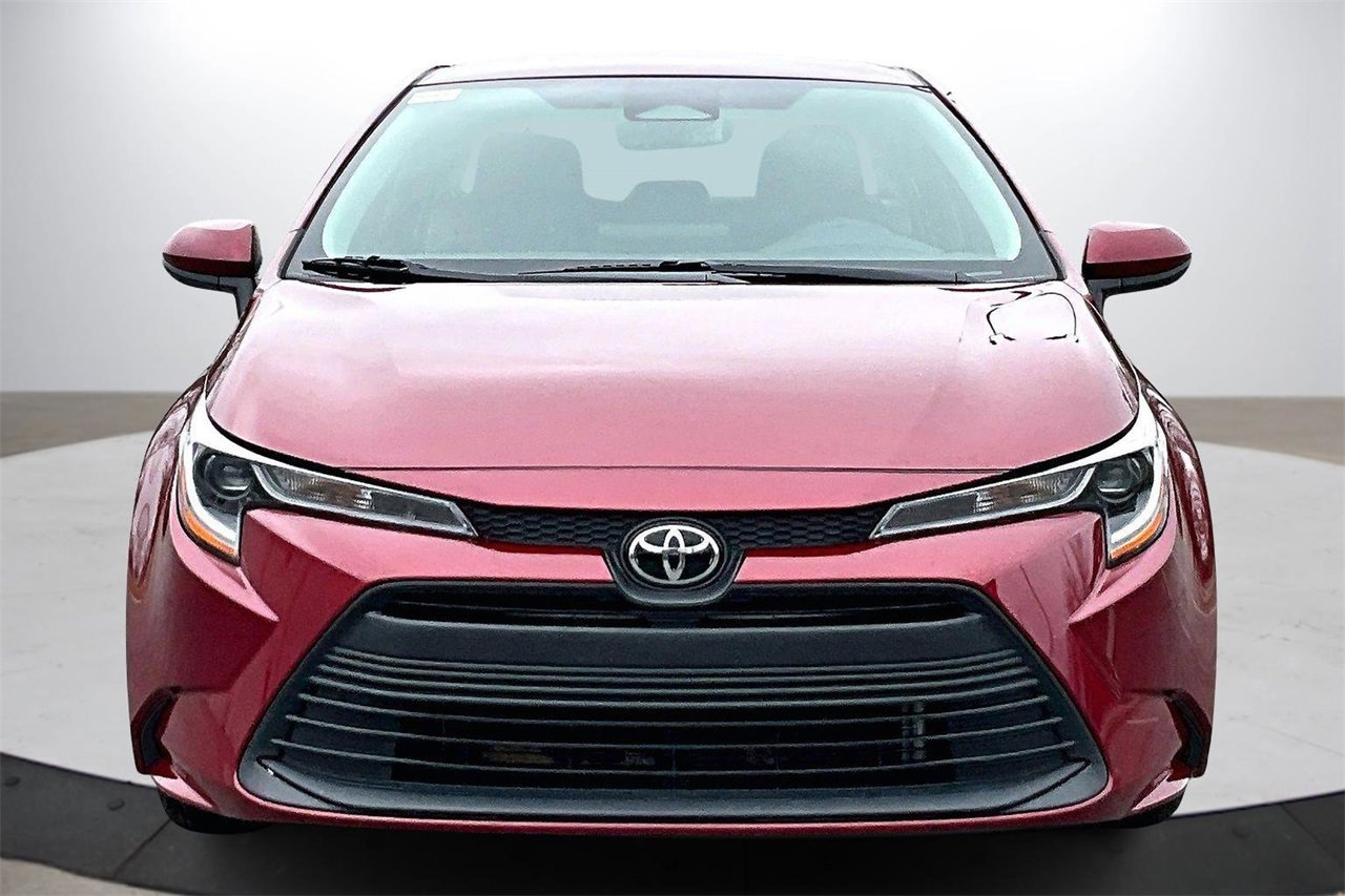 Used 2024 Toyota Corolla LE image 3