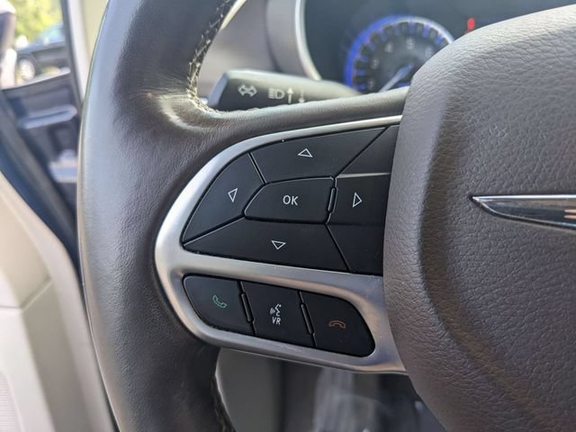 Used 2018 Chrysler Pacifica Touring-L Plus FWD image 19