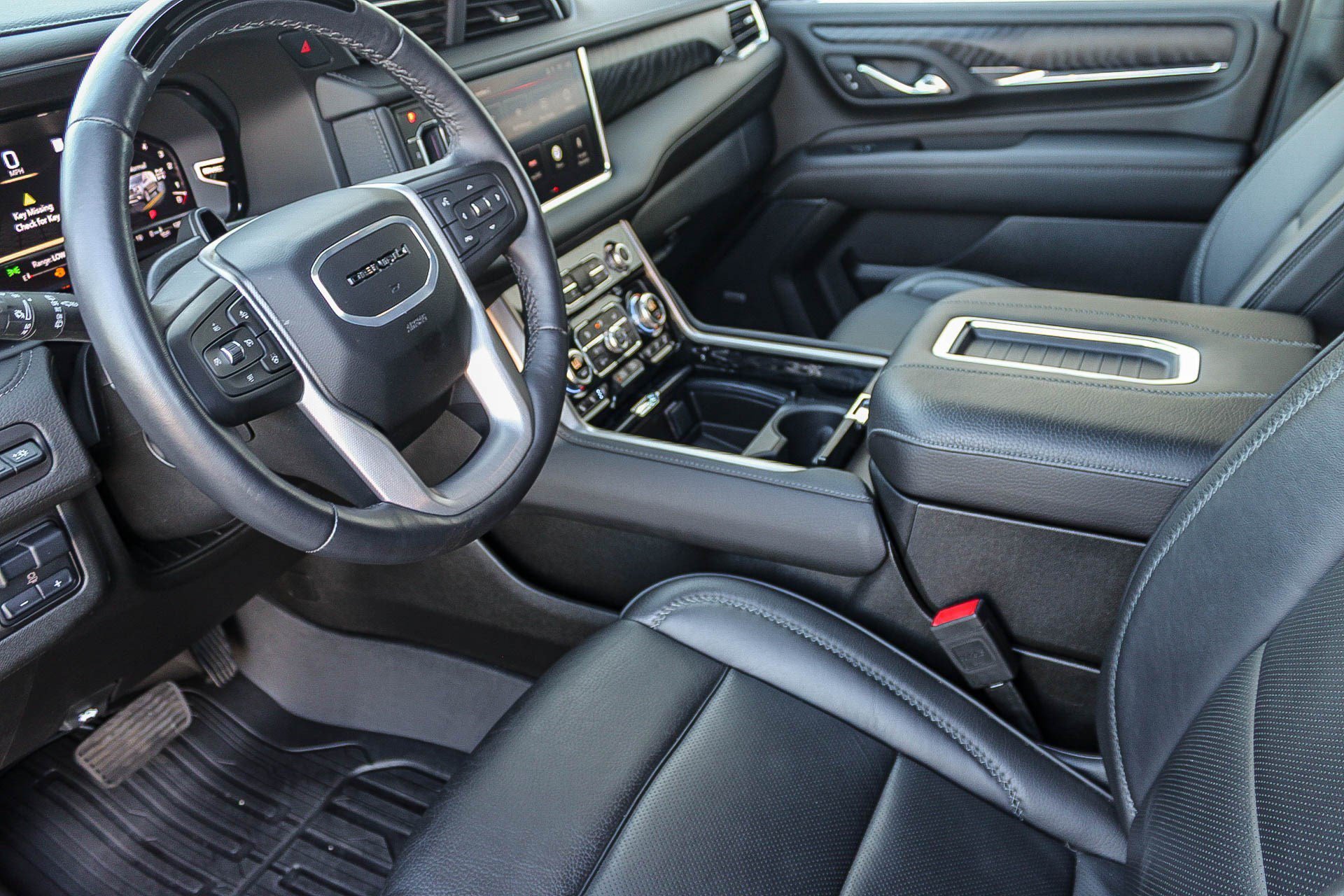 Used 2024 GMC Yukon Denali w/ Advanced Technology Package AWD/4WD image 19