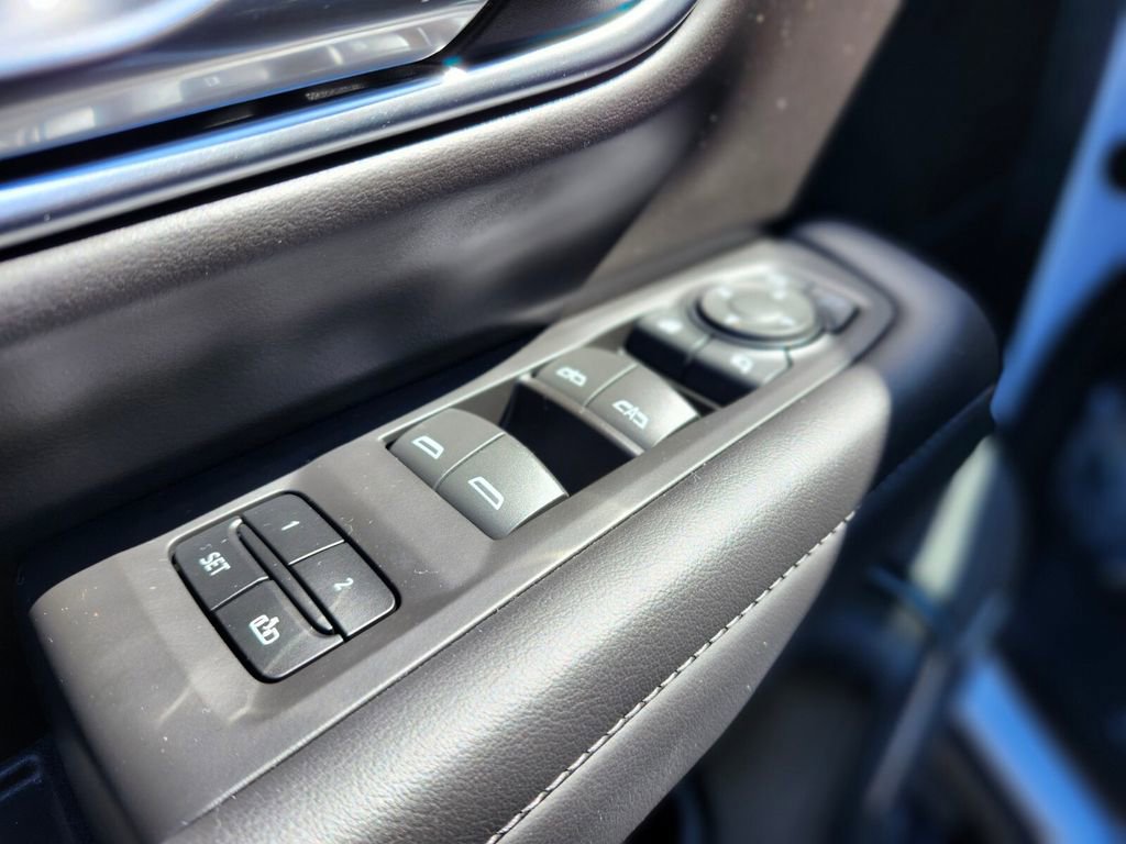 Used 2024 Chevrolet Tahoe Z71 w/ Luxury Package image 17