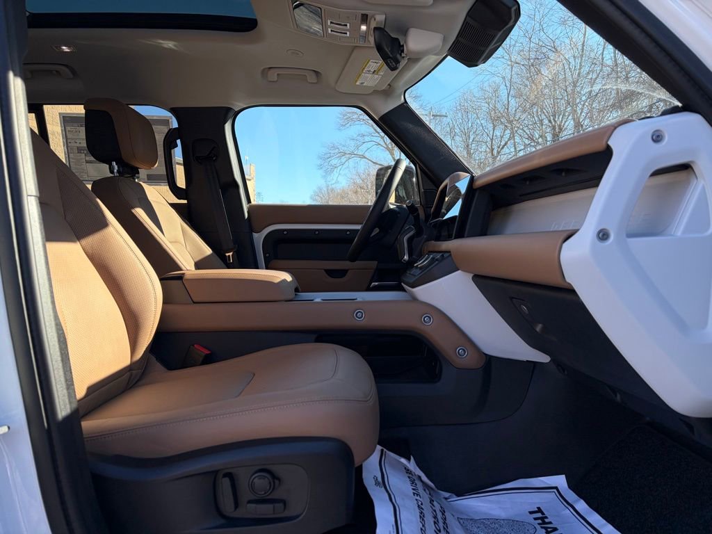 New 2025 Land Rover Defender 110 X-Dynamic SE image 15