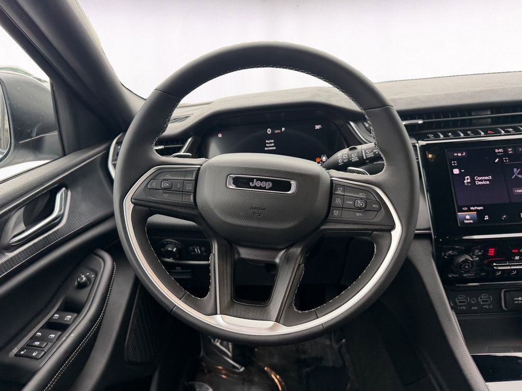 Used 2025 Jeep Grand Cherokee L Laredo w/ Luxury Tech Group I image 12