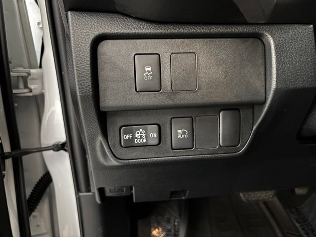 Used 2020 Toyota Tacoma SR5 w/ SR5 Appearance Package (SM) RWD image 25
