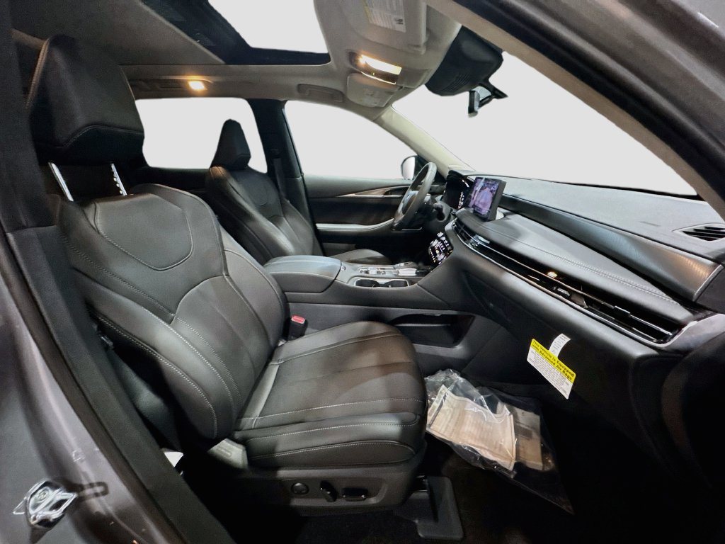 New 2027 INFINITI QX60 Luxe w/ Cargo Package FWD image 31