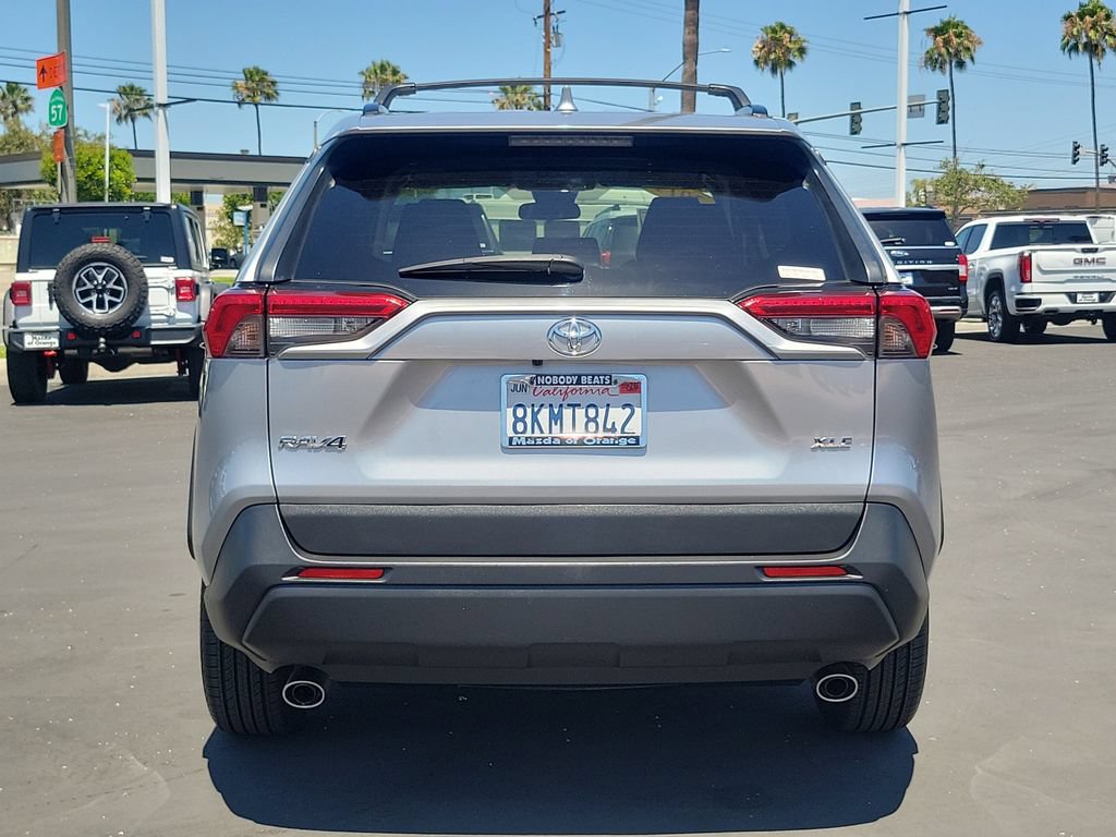 Used 2019 Toyota RAV4 XLE FWD image 6