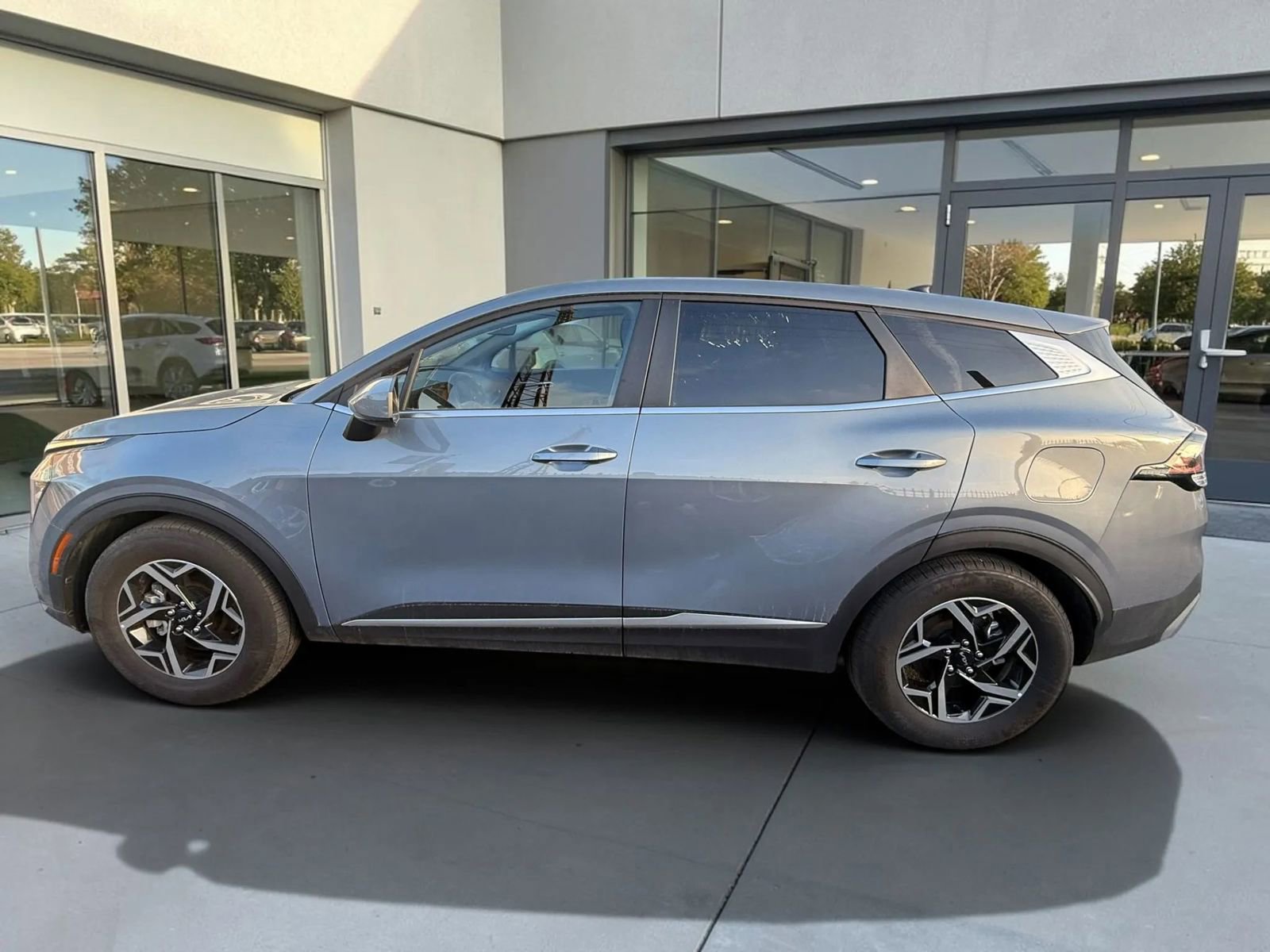 Used 2025 Kia Sportage LX FWD image 8