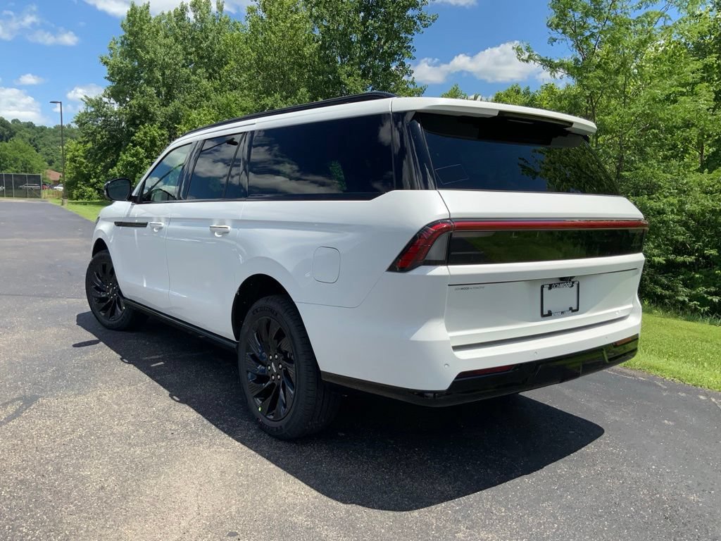New 2027 Lincoln Navigator L Reserve AWD/4WD image 10