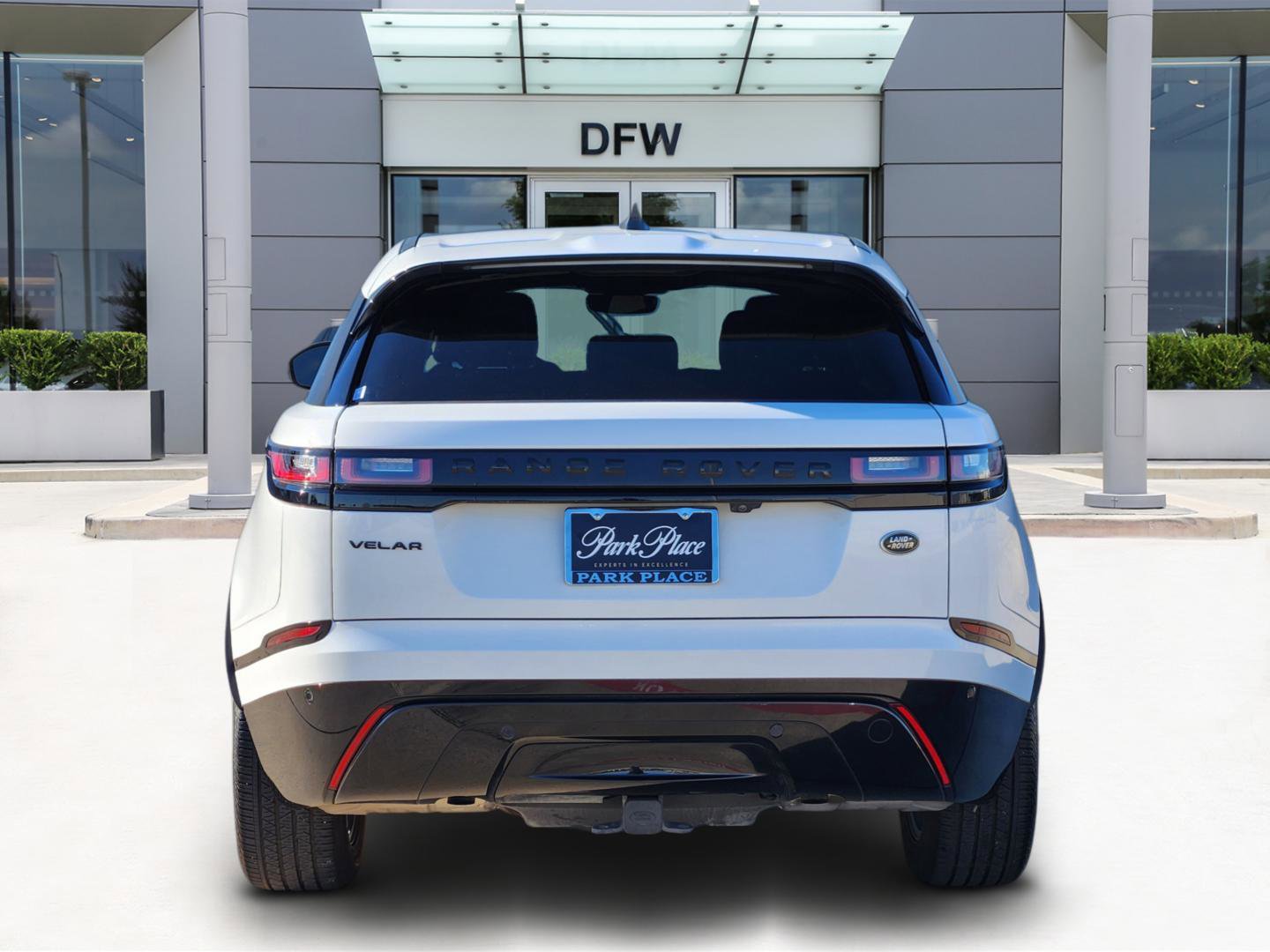 Certified 2022 Land Rover Range Rover Velar R-Dynamic S image 6