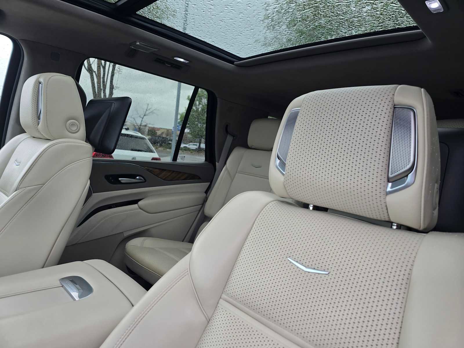 Used 2021 Cadillac Escalade Premium Luxury Platinum image 28