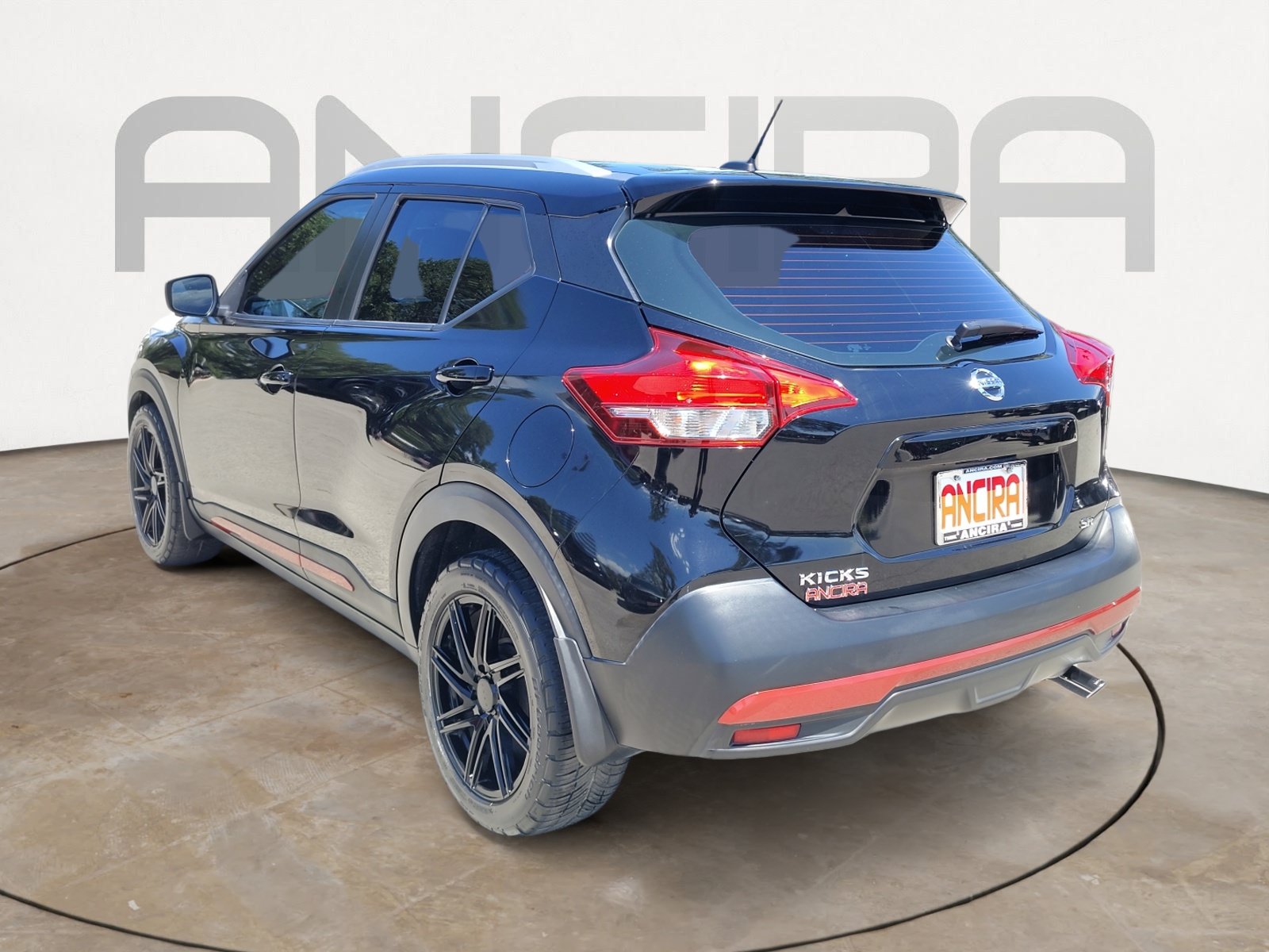 Used 2019 Nissan Kicks SR w/ SR Premium Package FWD image 8