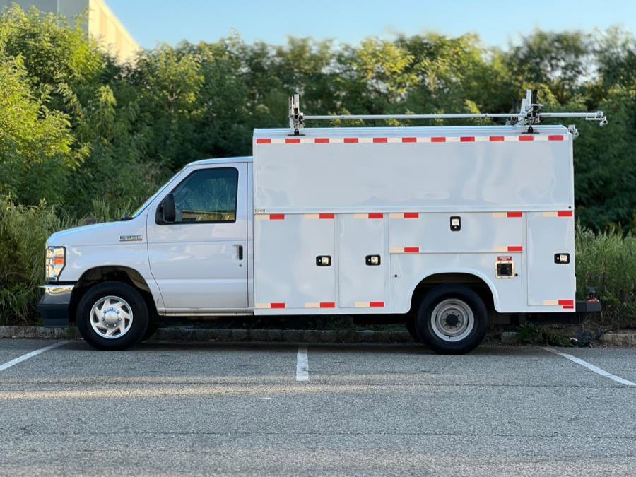 Used 2023 Ford E-350 and Econoline 350 Super Duty w/ Power Windows & Locks Group image 5