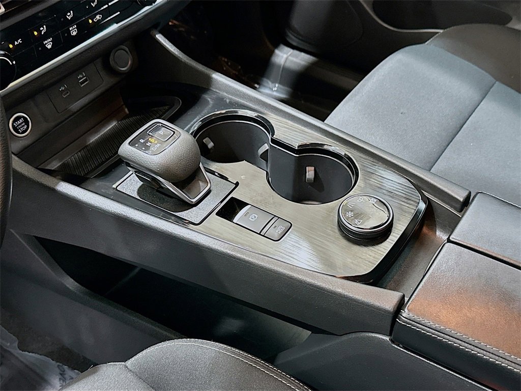 Used 2023 Nissan Rogue S image 16