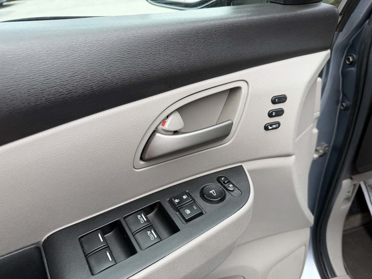 Used 2011 Honda Odyssey Touring image 32