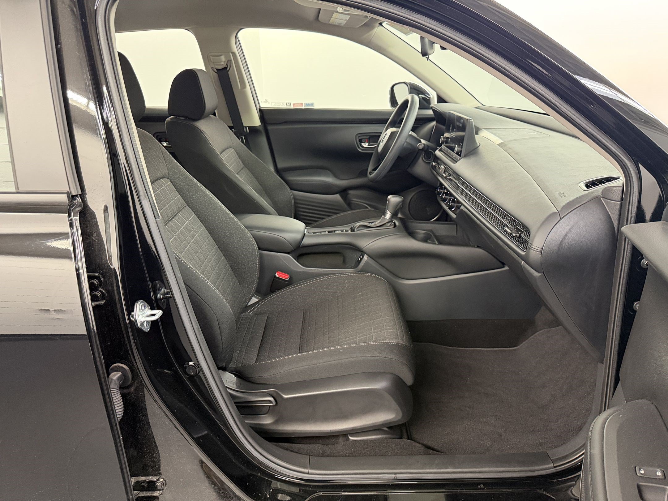 Certified 2025 Honda HR-V LX image 22