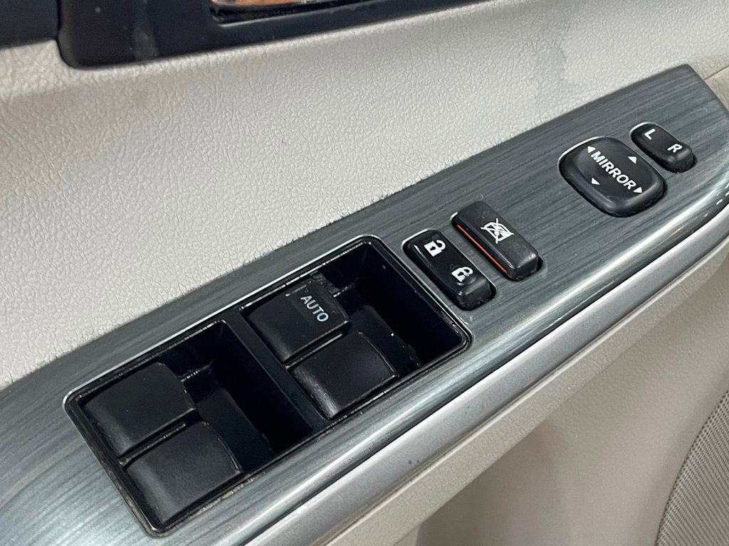 Used 2012 Toyota Camry XLE w/ Leather Pkg image 15