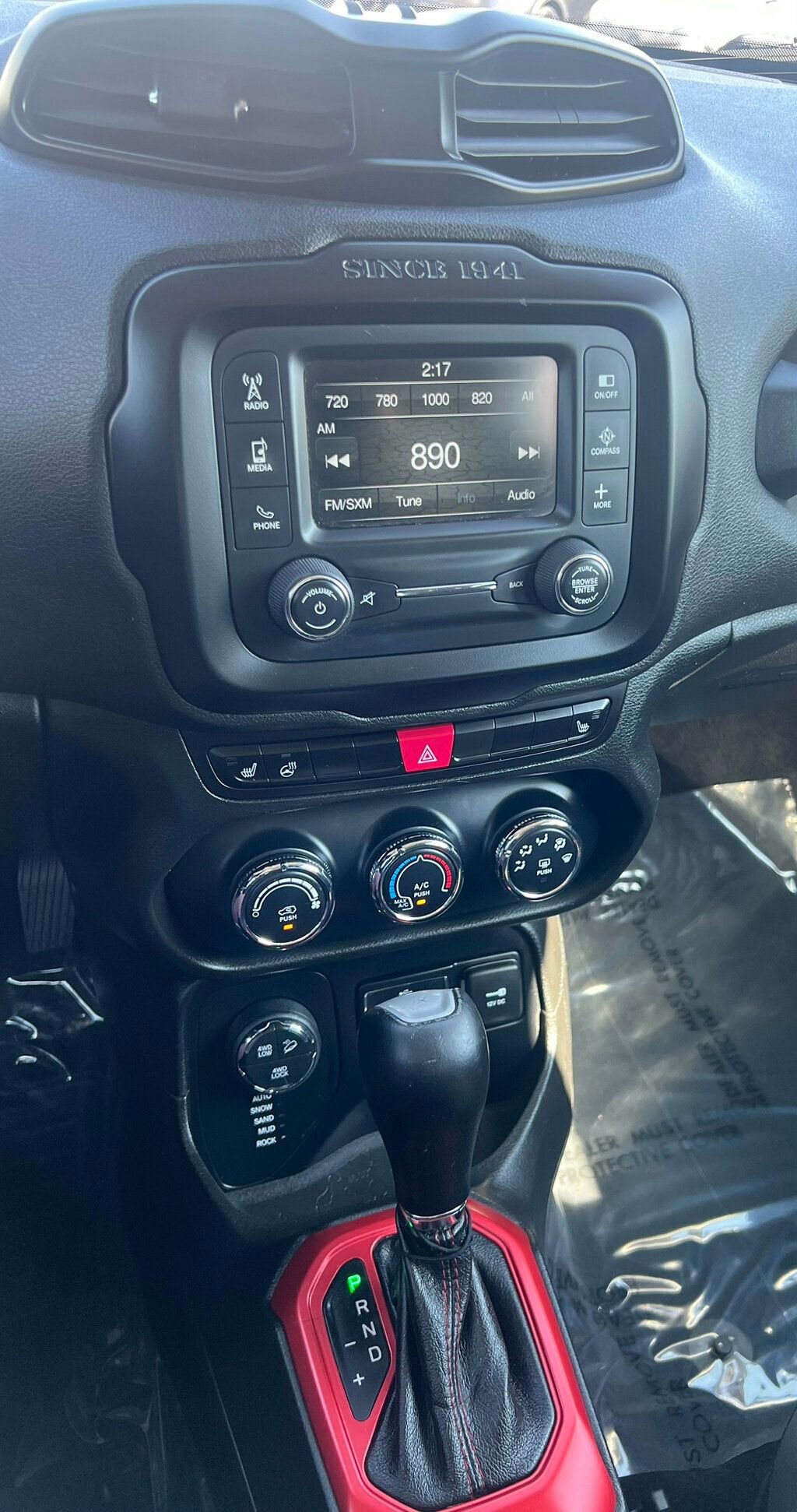 Used 2015 Jeep Renegade Trailhawk w/ Cold Weather Group image 23