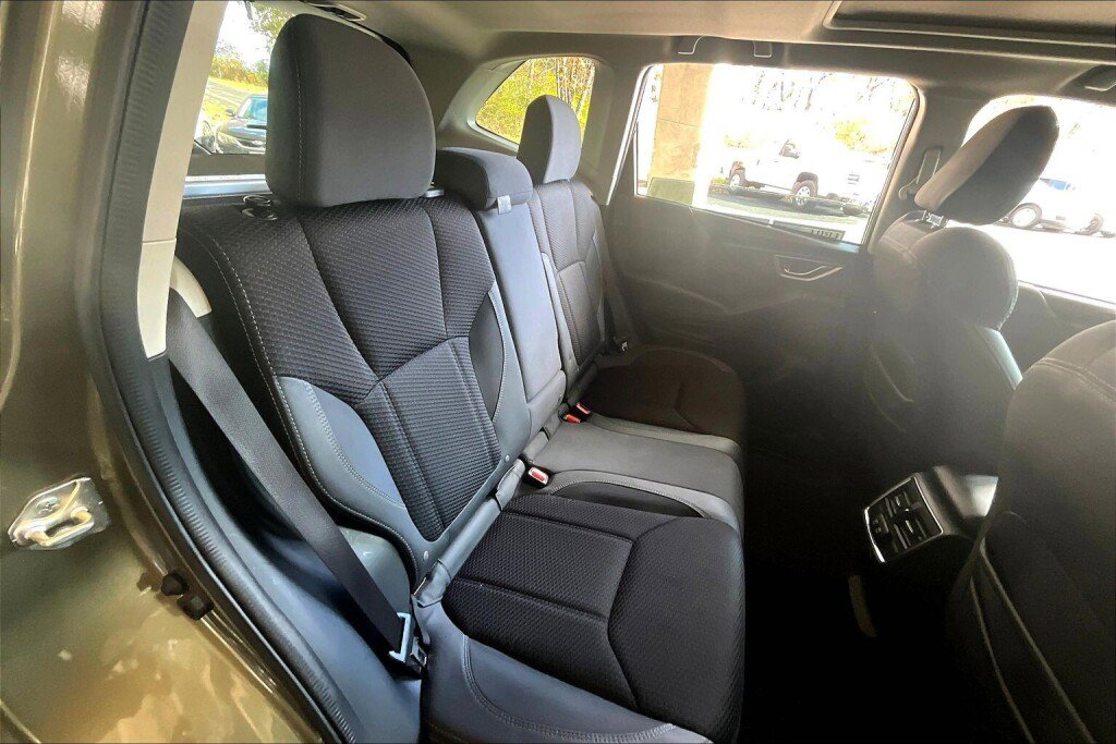 Used 2022 Subaru Forester Premium image 16