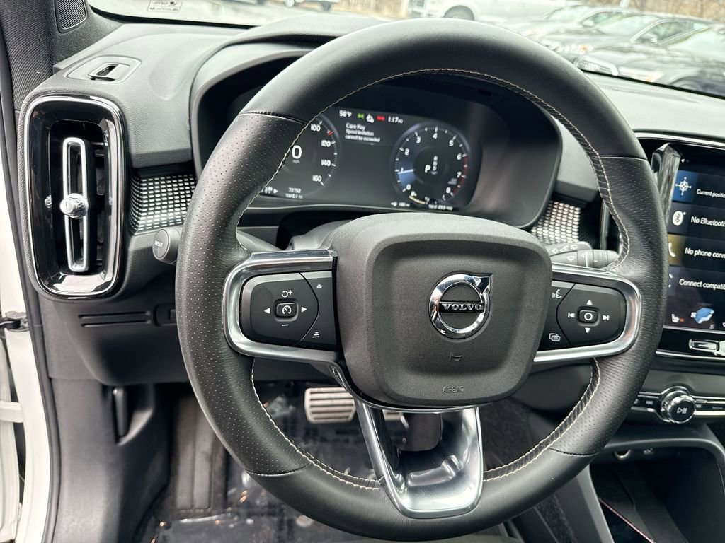 Used 2021 Volvo XC40 T5 R-Design w/ Advanced Package image 11