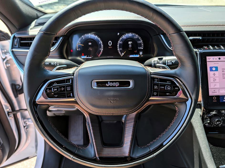 Used 2025 Jeep Grand Cherokee Summit AWD/4WD image 18