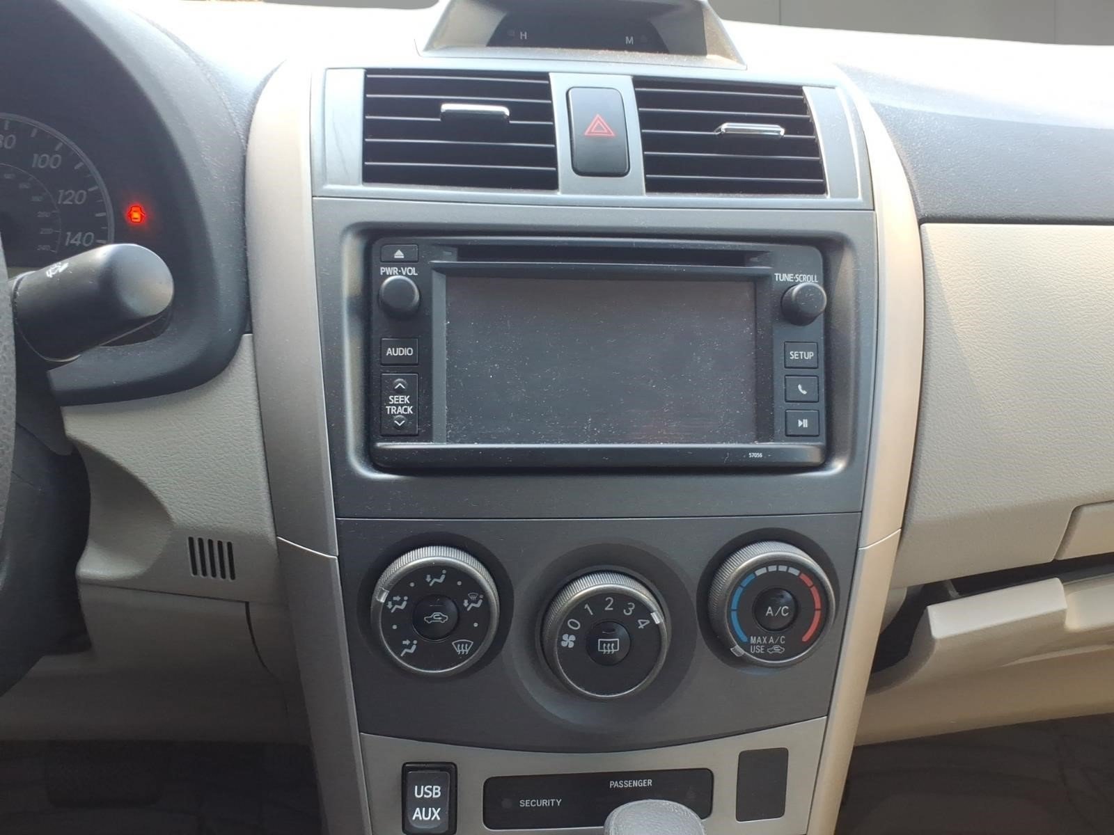 Used 2013 Toyota Corolla LE FWD image 13