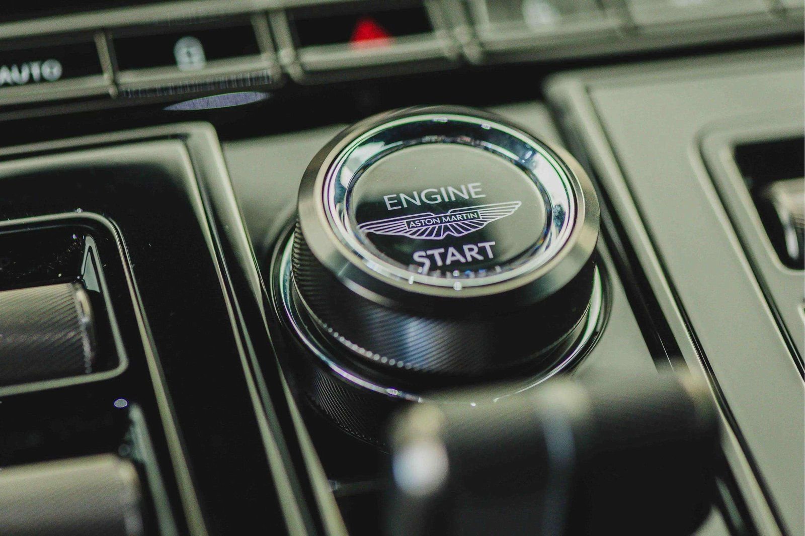 Used 2025 Aston Martin DB12 Coupe image 9