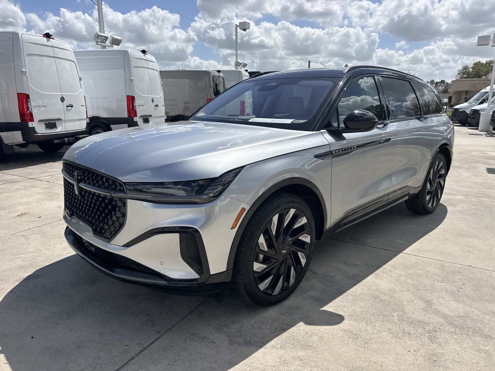 Used 2025 Lincoln Nautilus Reserve image 7